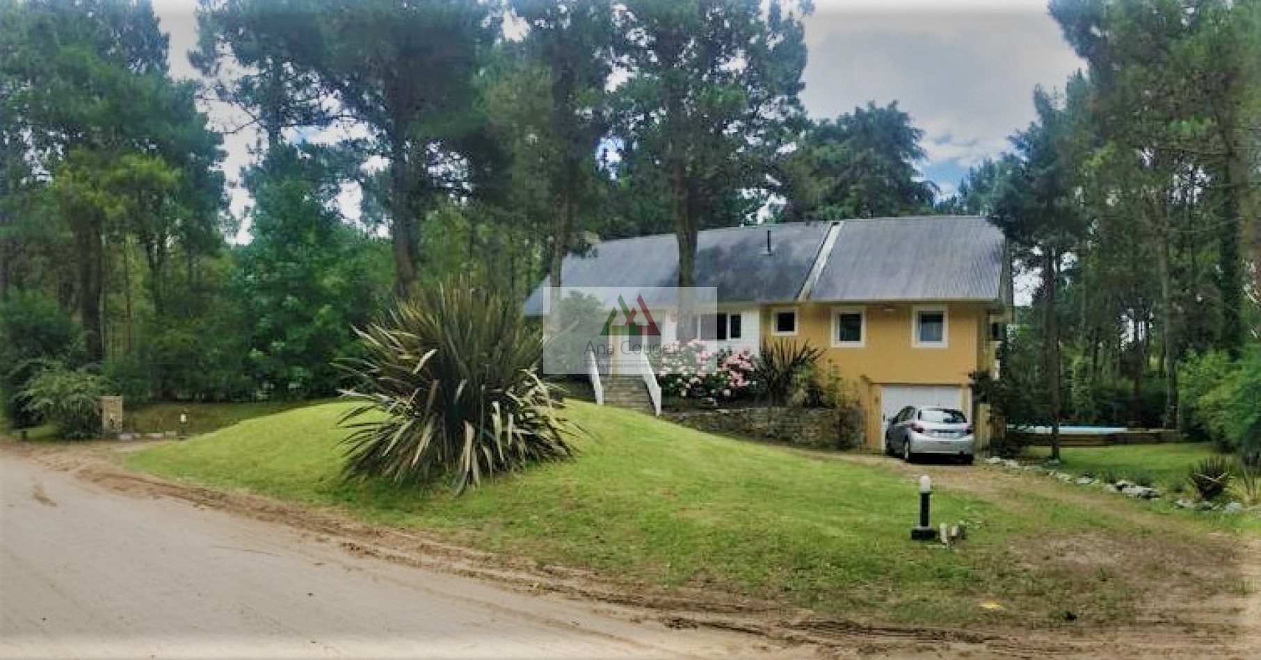 Lindisima casa con pileta en magnifico entorno de bosque