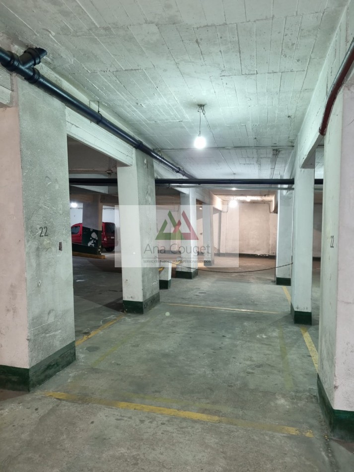 Departamento con cochera reciclado a nuevo, impecable. 