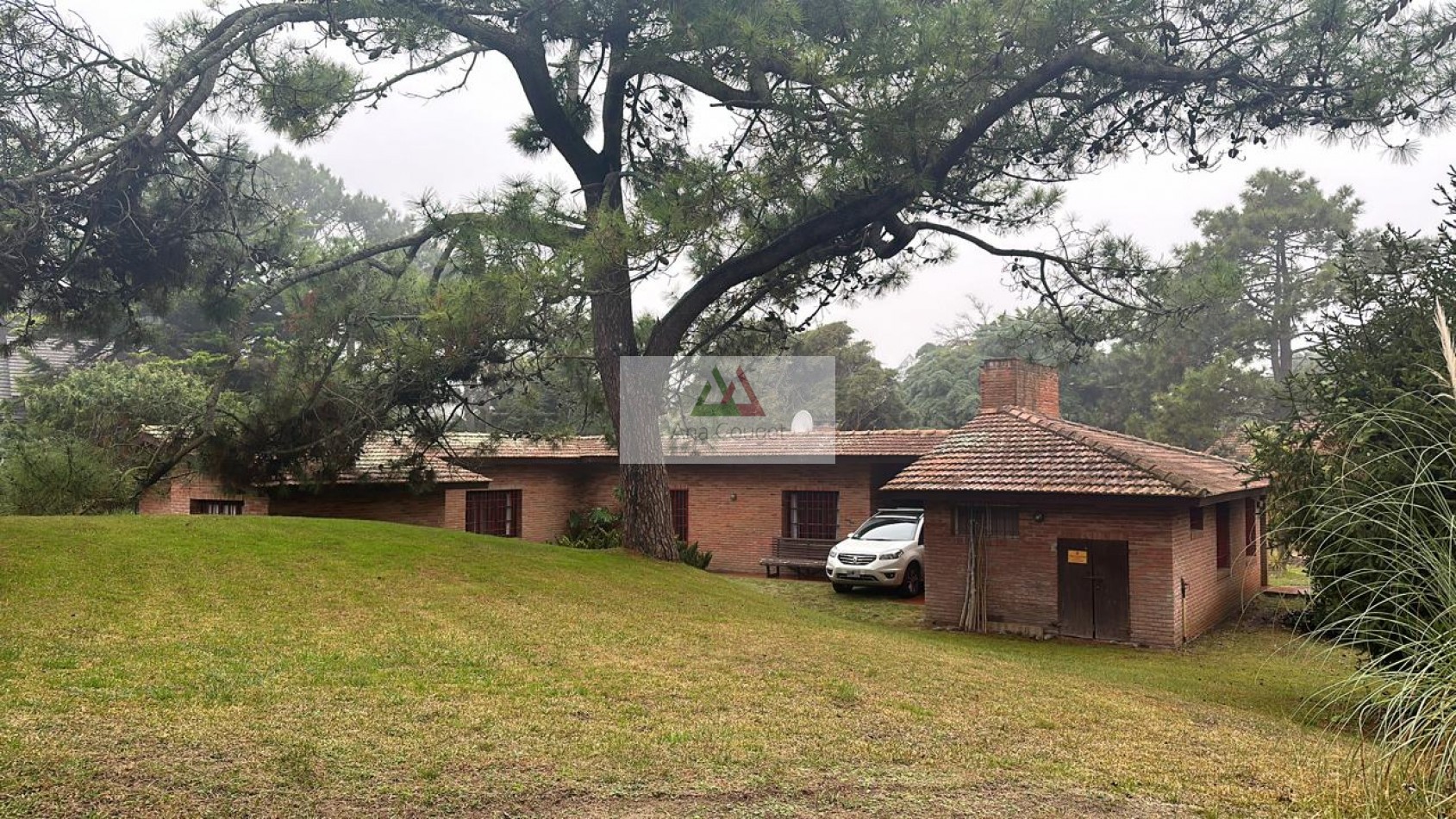 Muy linda casa en Carilo, excelente ubicacion.- 