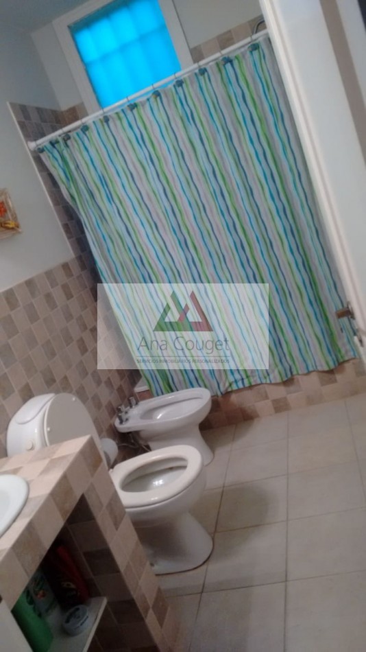 Lindisima casa en Carilo en esplendido entorno de bosque con capacidad para 10 personas