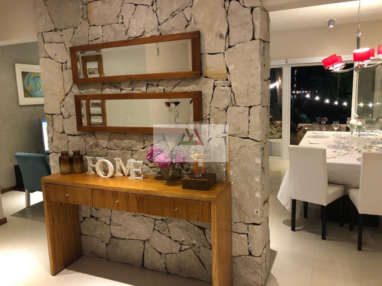 Impecable casa en Carilo, lista para entrar!