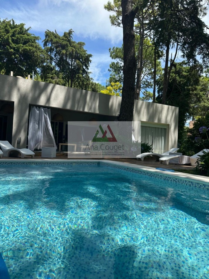 Impecable casa en Carilo, lista para entrar!