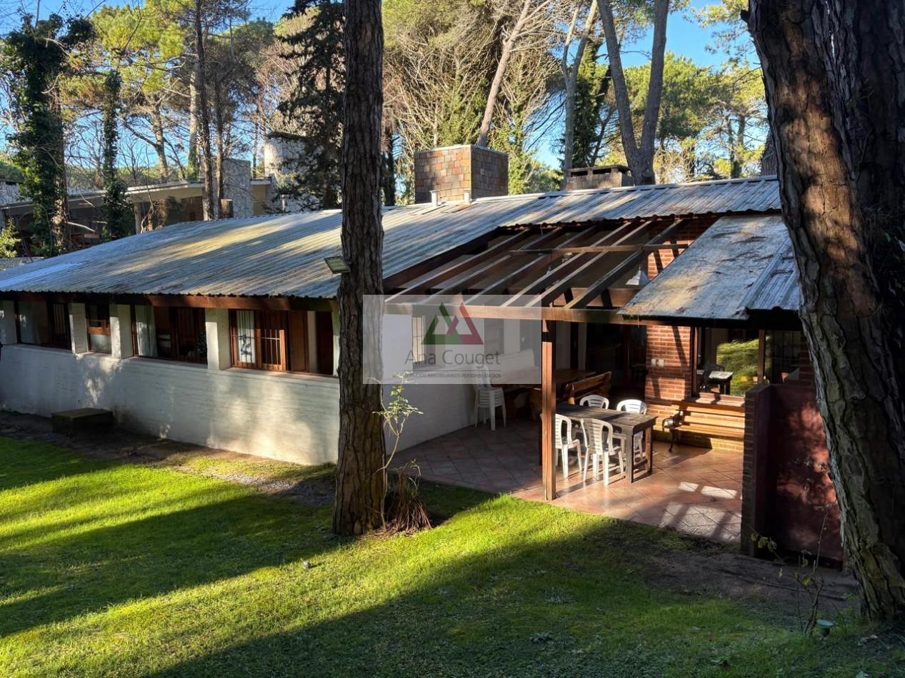 Lindisima casa a dos cuadras del centro. 