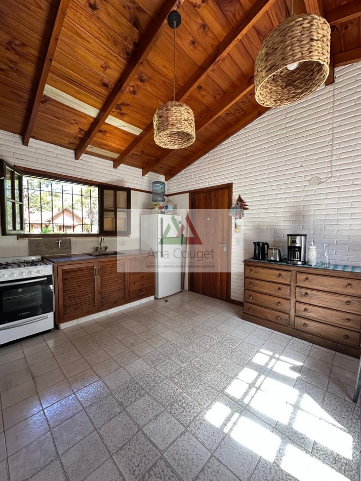Muy linda casa en Carilo, excelente ubicacion.- 