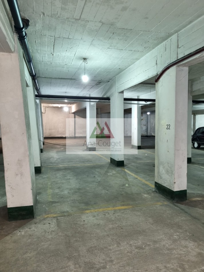 Departamento con cochera reciclado a nuevo, impecable. 
