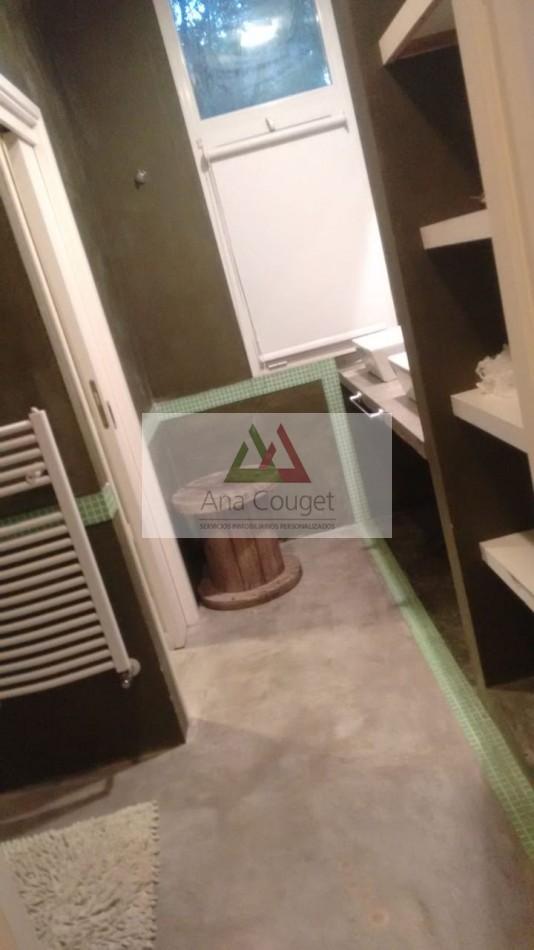 Lindisima casa en Carilo en esplendido entorno de bosque con capacidad para 10 personas