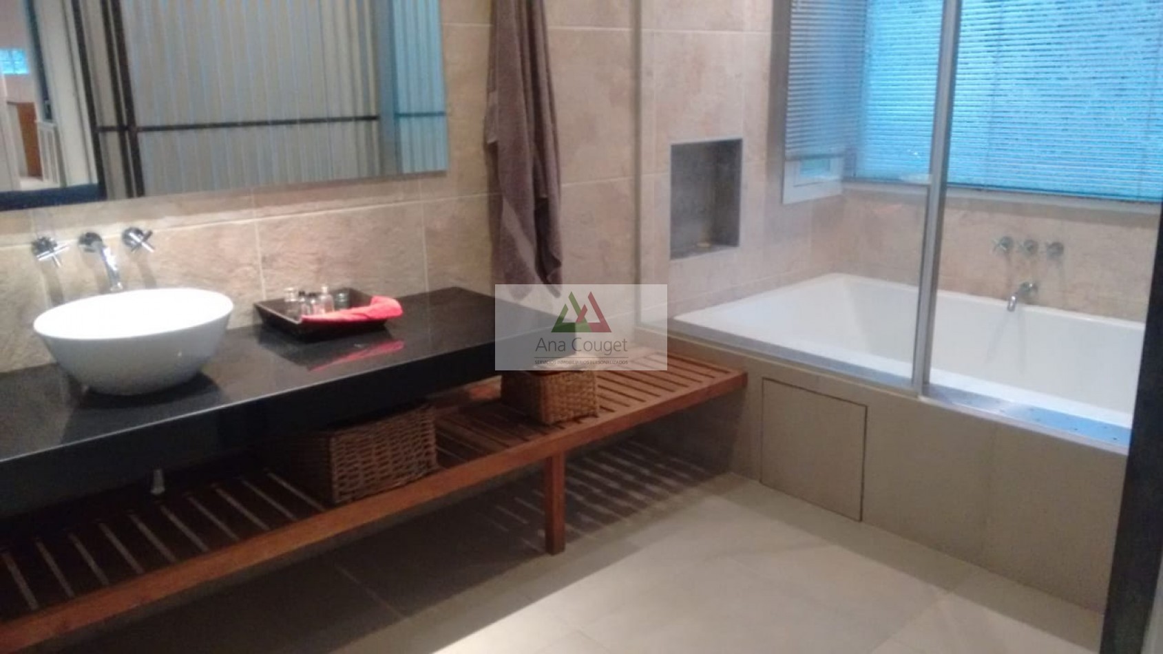 Lindisima casa en Carilo en esplendido entorno de bosque con capacidad para 10 personas