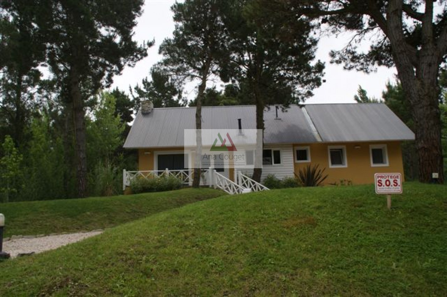 Lindisima casa con pileta en magnifico entorno de bosque