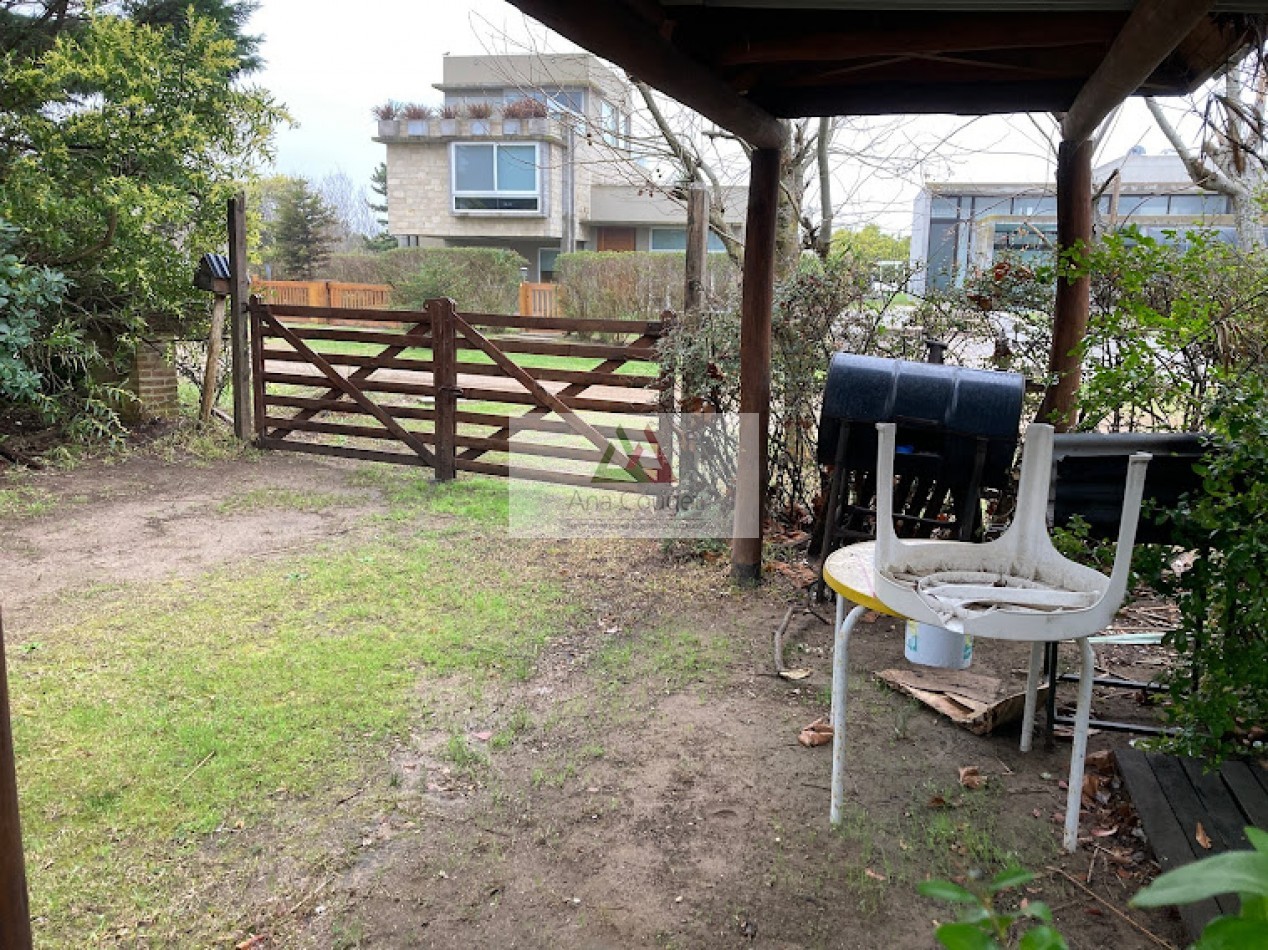 Departamento de dos dormitorios y dos baños a una cuadra del mar
