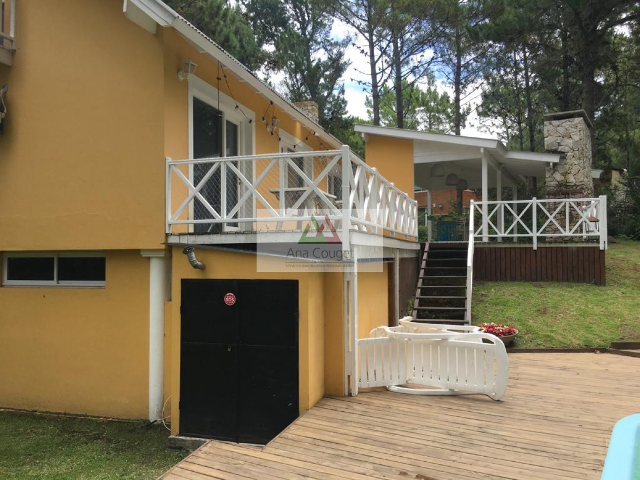 Lindisima casa con pileta en magnifico entorno de bosque