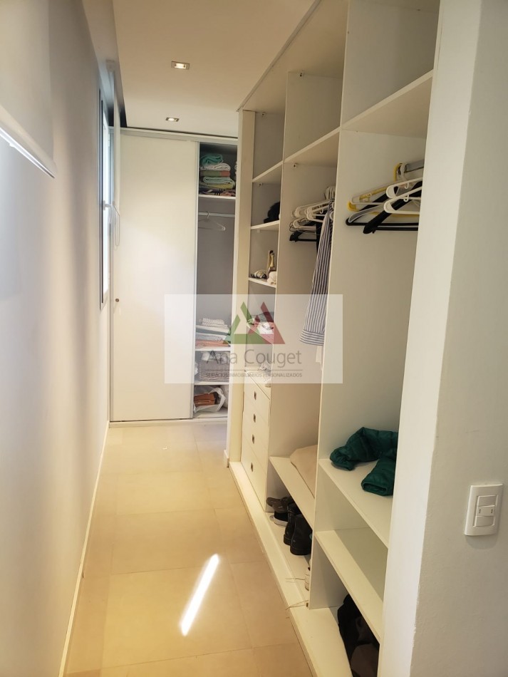 Lindisima casa en Carilo en esplendido entorno de bosque con capacidad para 10 personas