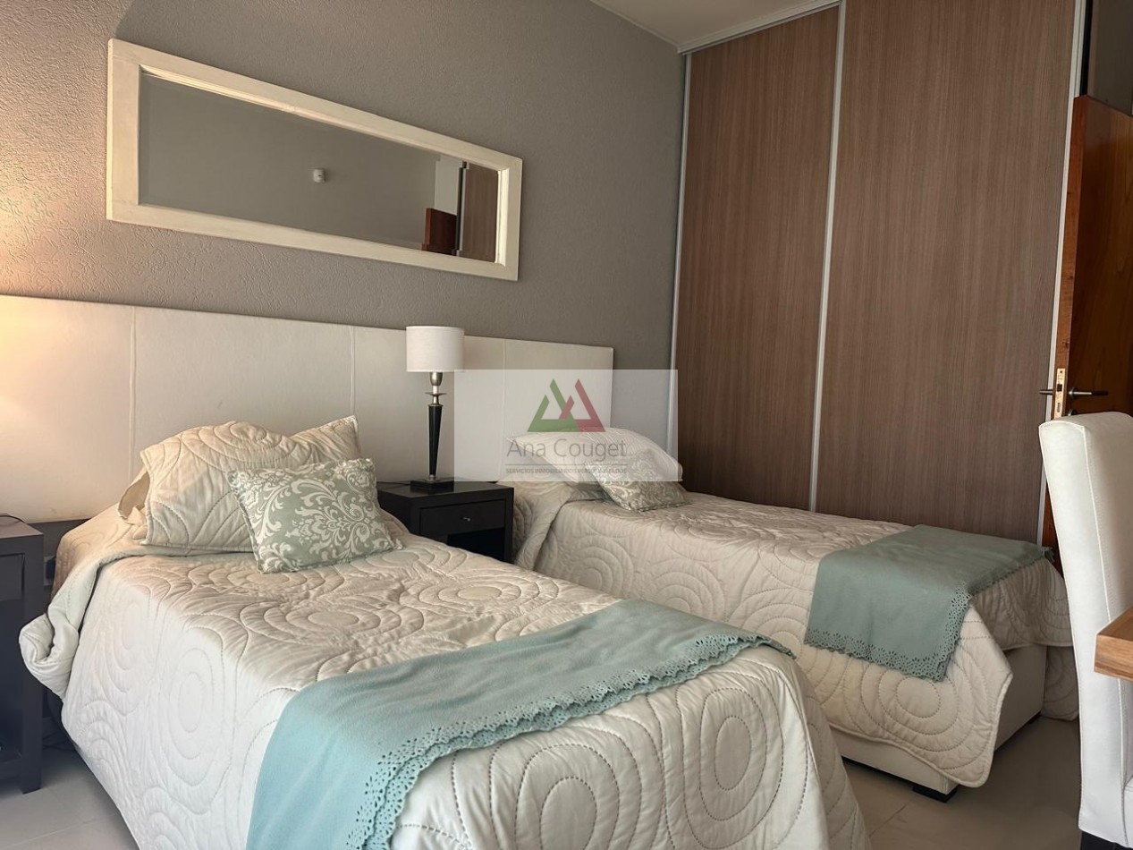 Impecable casa en Carilo, lista para entrar!