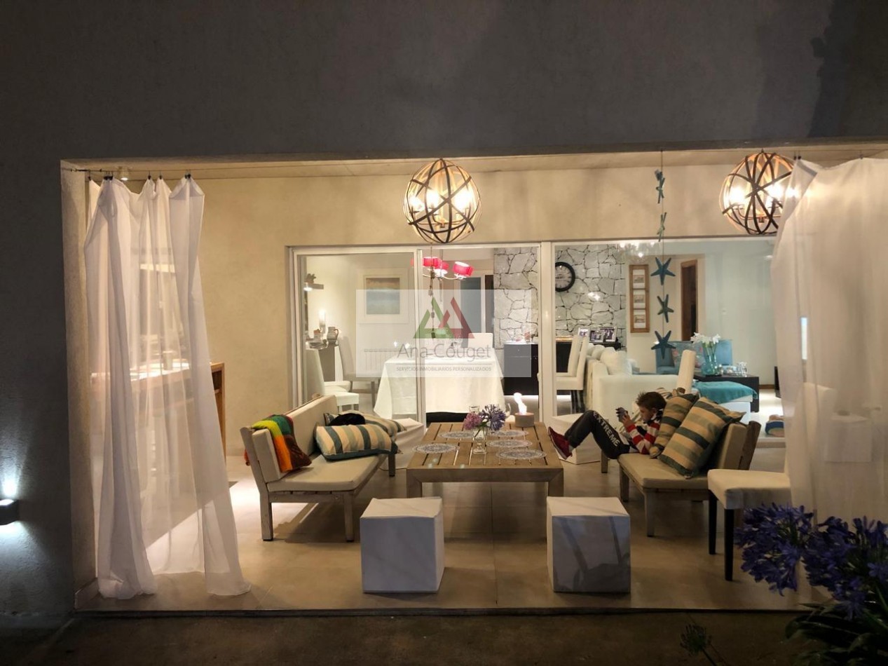 Impecable casa en Carilo, lista para entrar!