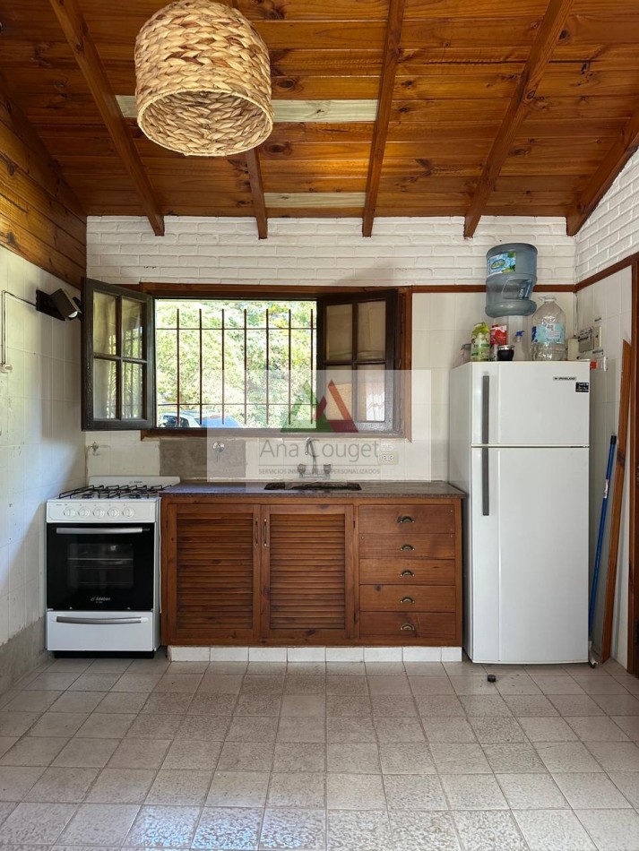 Muy linda casa en Carilo, excelente ubicacion.- 