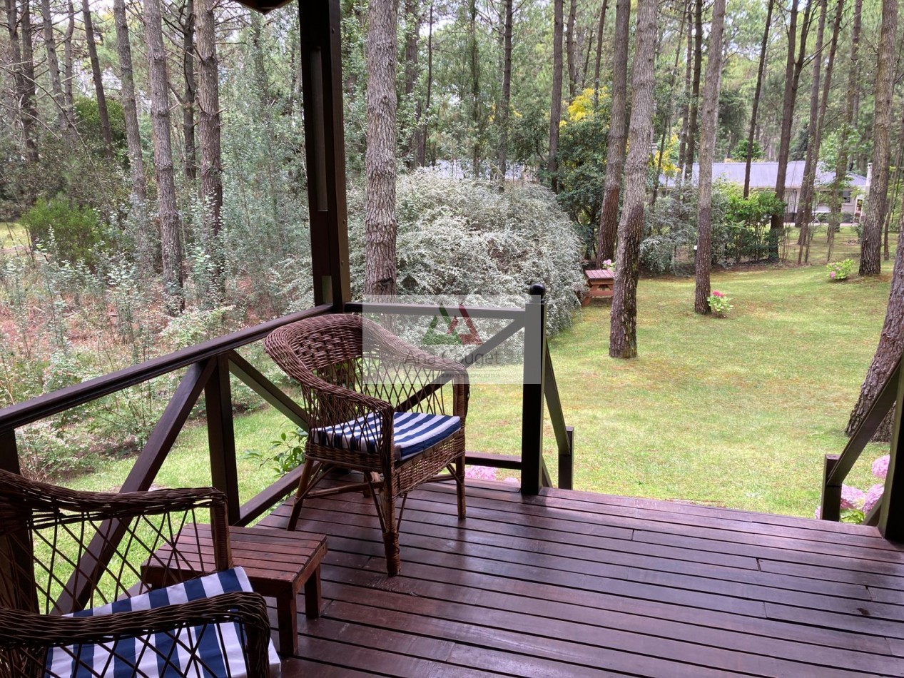 Pintoresca cabaña en el bosque de Carilo