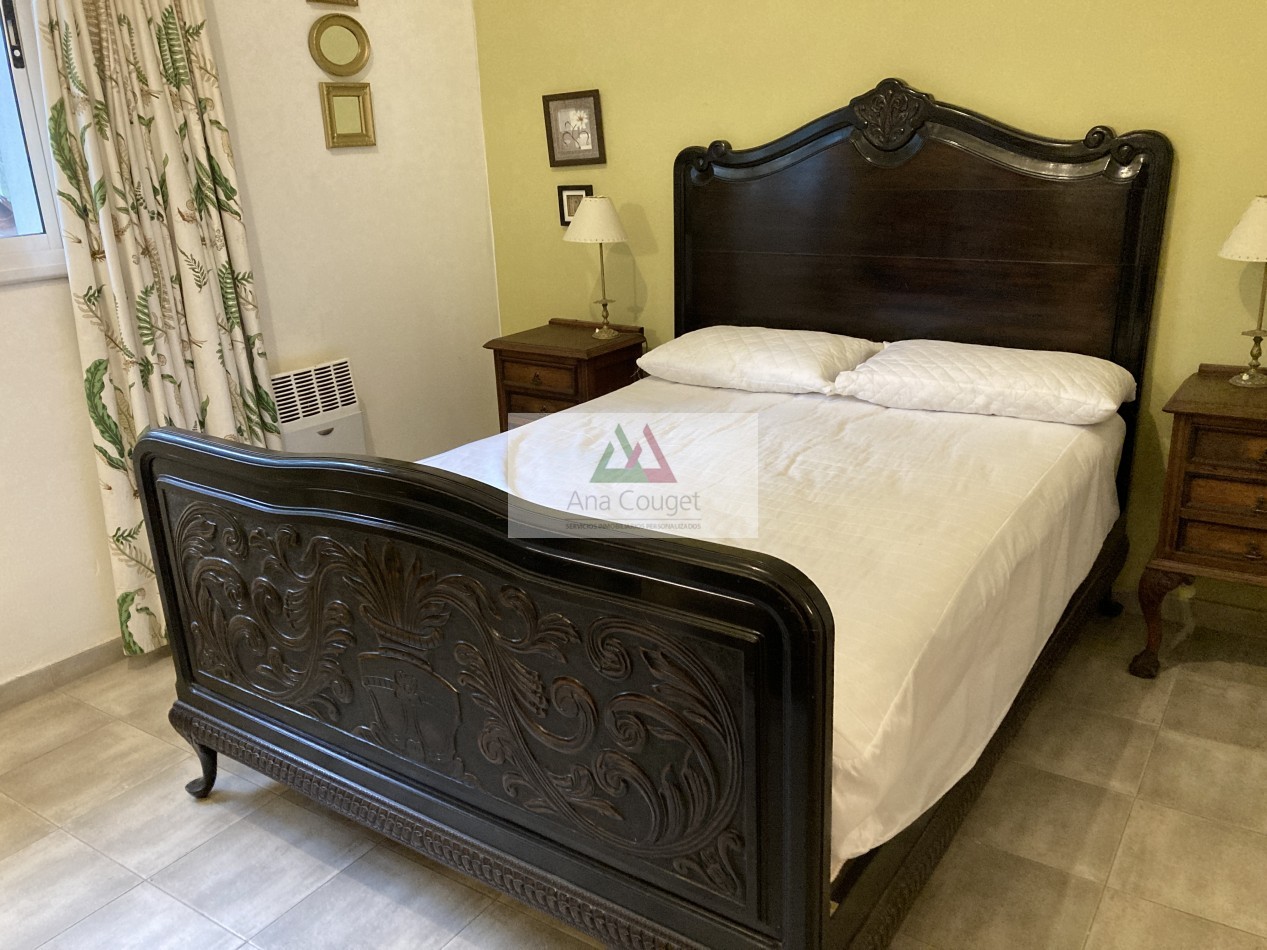 Excelente casa de 3 dormitorios, living comedor con hogar, parrilla.