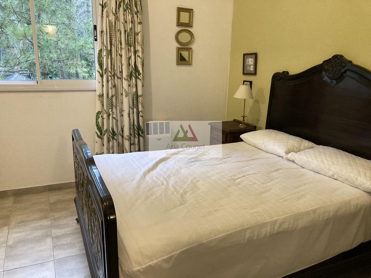 Excelente casa de 3 dormitorios, living comedor con hogar, parrilla.