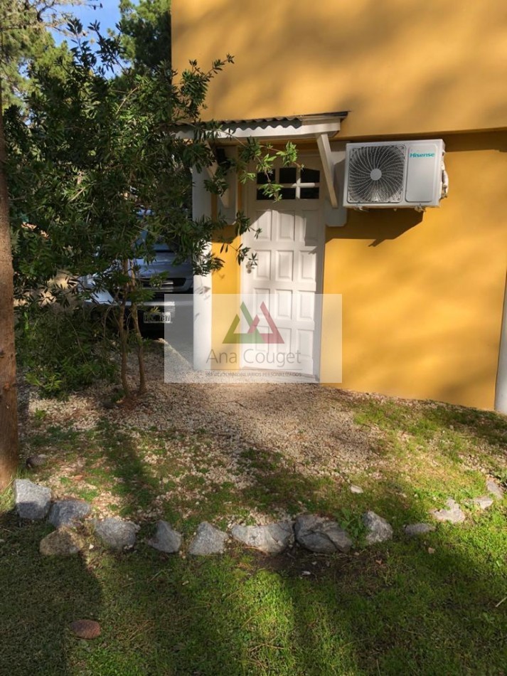Lindisima casa con pileta en magnifico entorno de bosque