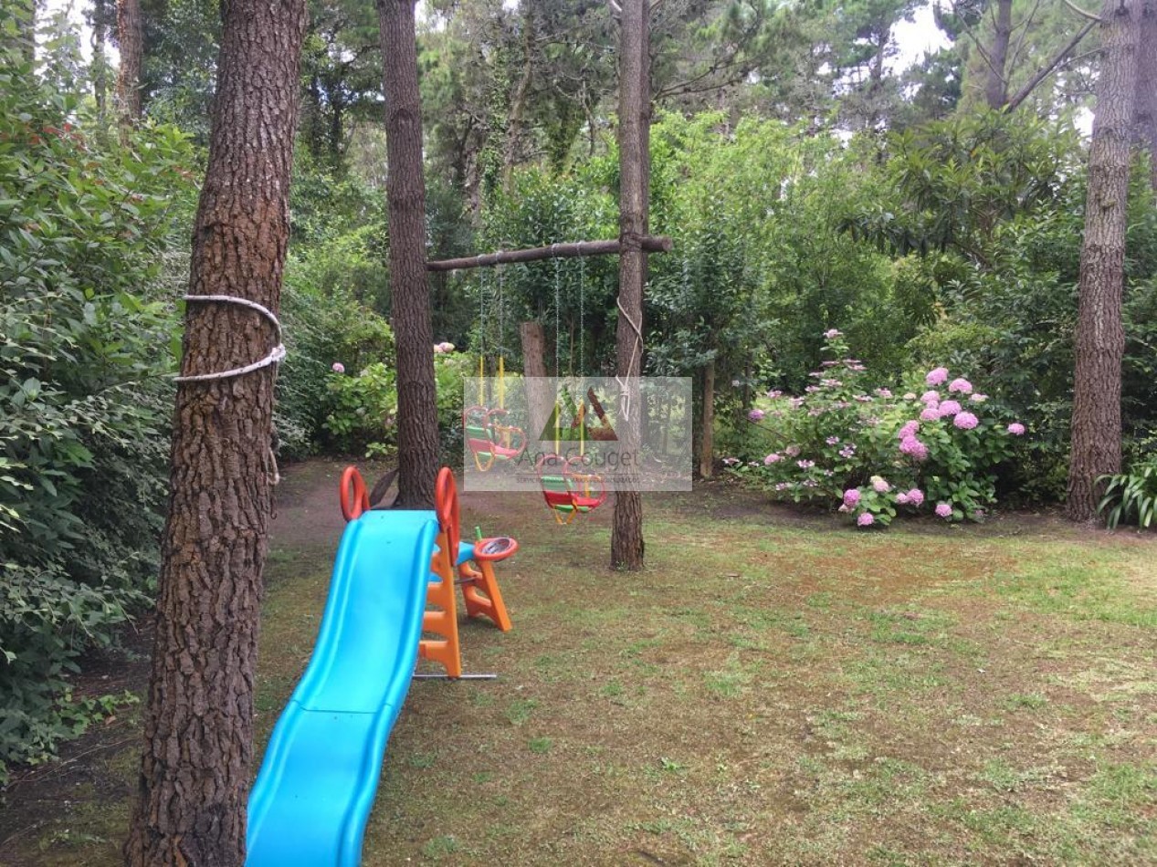 Lindisima casa con pileta en magnifico entorno de bosque