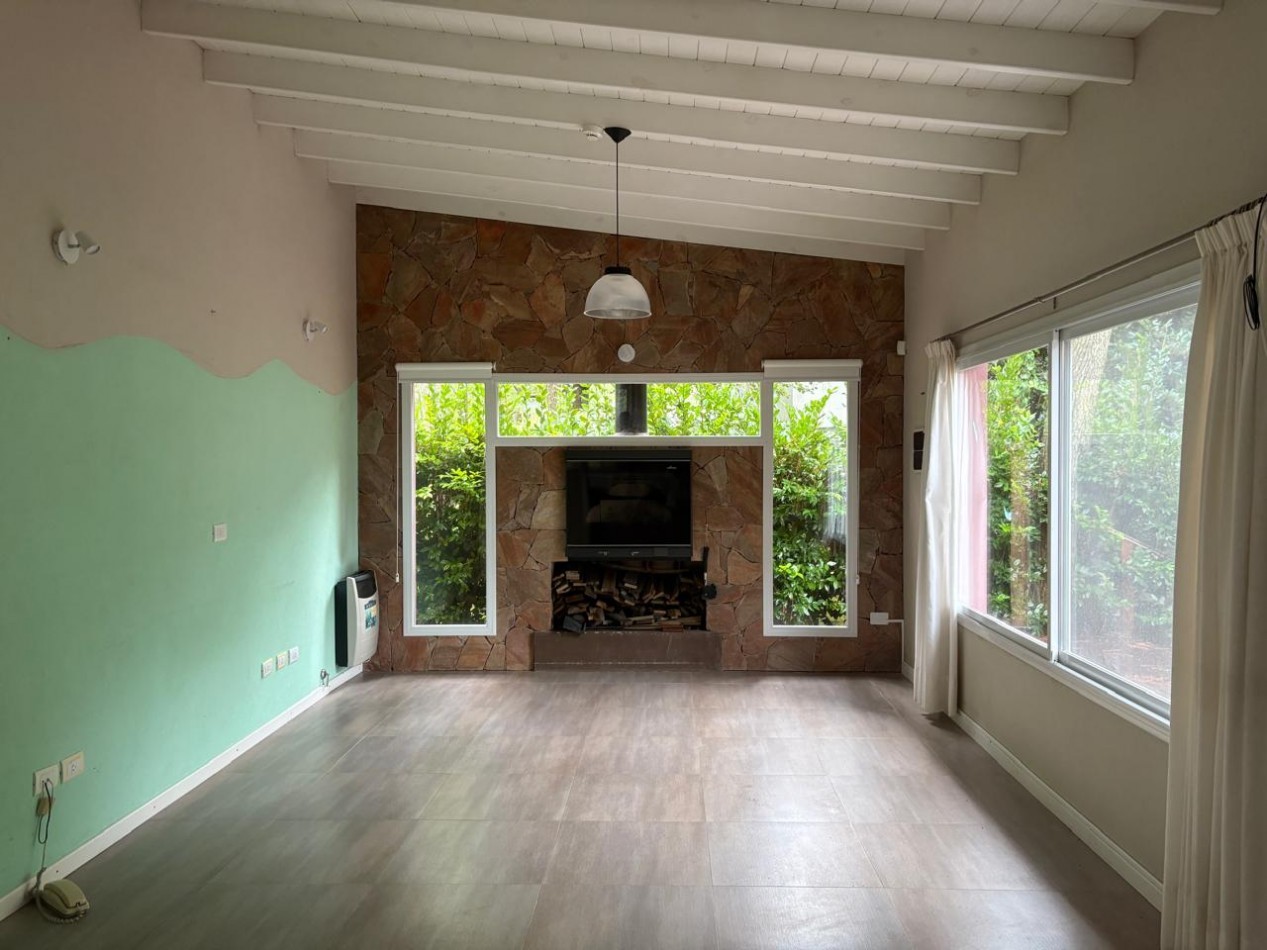 Maravillosa casa rodeada de bosque cerca del golf. 