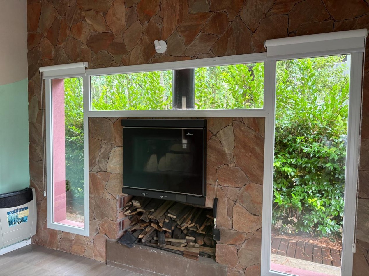 Maravillosa casa rodeada de bosque cerca del golf. 