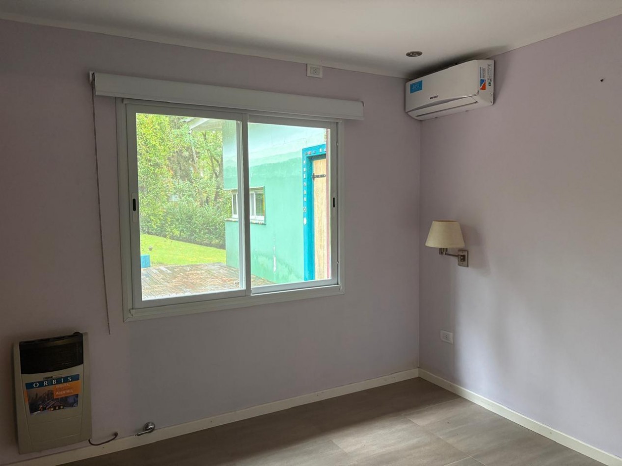 Maravillosa casa rodeada de bosque cerca del golf. 