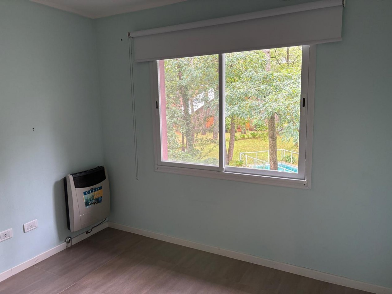 Maravillosa casa rodeada de bosque cerca del golf. 