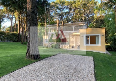 Muy linda casa para 4 personas cerca del golf con yacuzzi