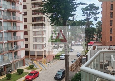 Departamento de 3 ambientes con cochera a 4 cuadras del mar en Pinamar Centro
