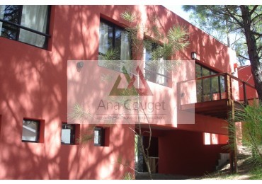 Lindisima casa en Carilo en ideal entorno de bosque